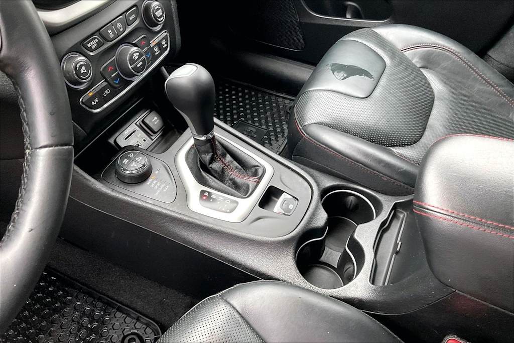 Thumbnail: 2016 Jeep Cherokee - 16