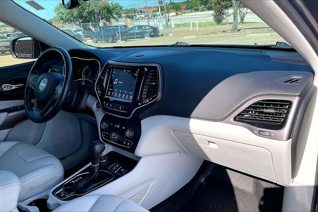 Thumbnail: 2021 Jeep Cherokee - 23