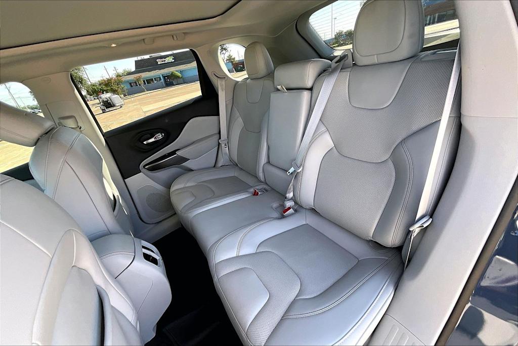 Thumbnail: 2021 Jeep Cherokee - 12