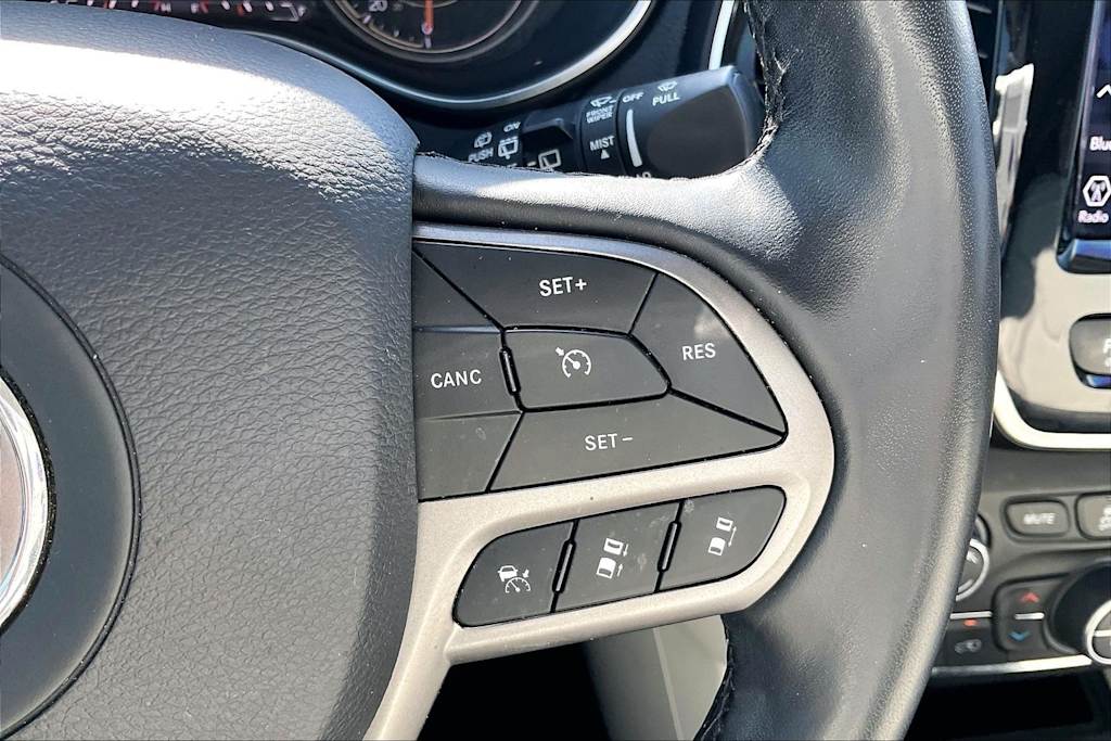 Thumbnail: 2021 Jeep Cherokee - 25