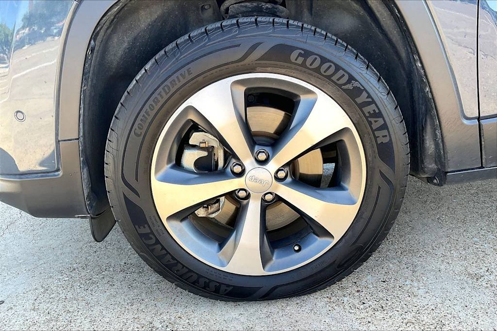 Thumbnail: 2021 Jeep Cherokee - 8