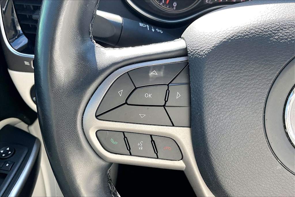 Thumbnail: 2021 Jeep Cherokee - 24