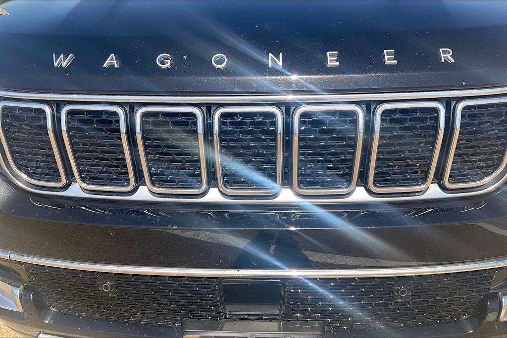 Thumbnail: 2022 Jeep Wagoneer - 31