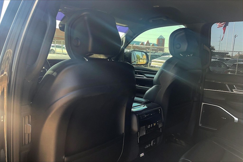 Thumbnail: 2022 Jeep Wagoneer - 12
