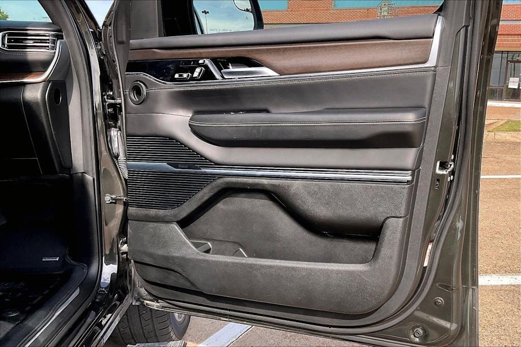 Thumbnail: 2023 Jeep Grand Wagoneer - 30