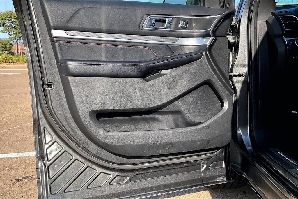 Thumbnail: 2017 Ford Explorer - 26