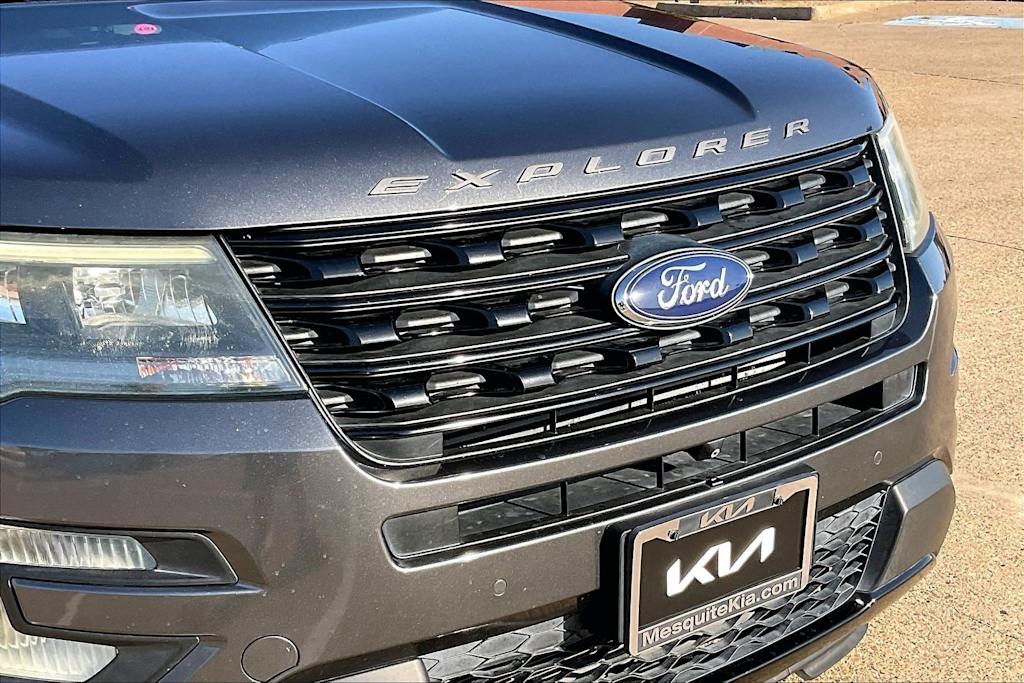 Thumbnail: 2017 Ford Explorer - 32