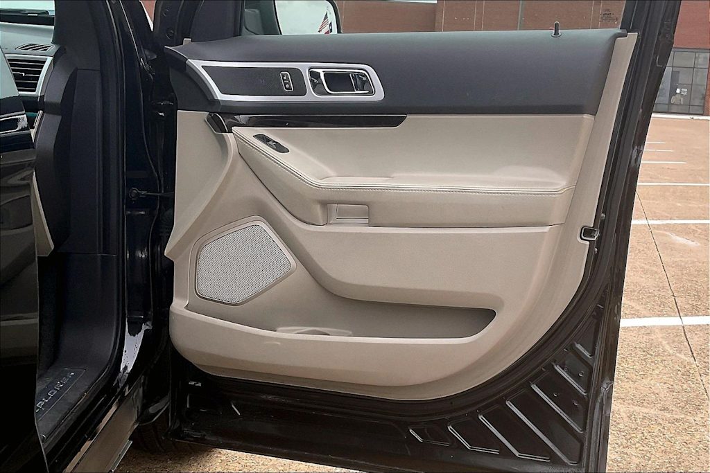 Thumbnail: 2011 Ford Explorer - 26