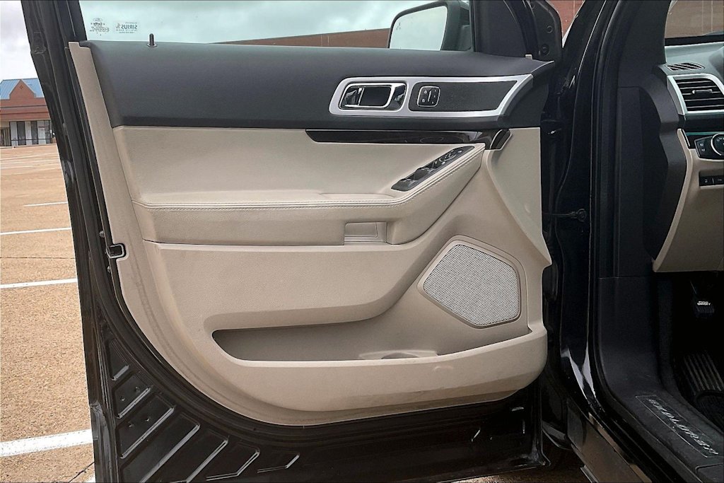 Thumbnail: 2011 Ford Explorer - 25