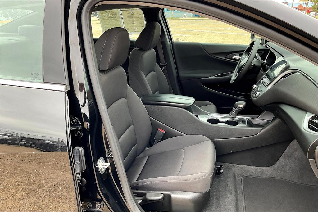 Thumbnail: 2024 Chevrolet Malibu - 12