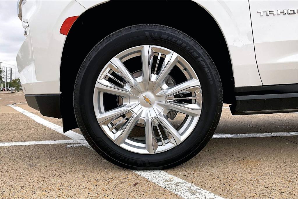 Thumbnail: 2022 Chevrolet Tahoe - 8