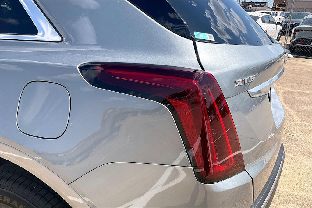 Thumbnail: 2023 Cadillac XT5 - 31