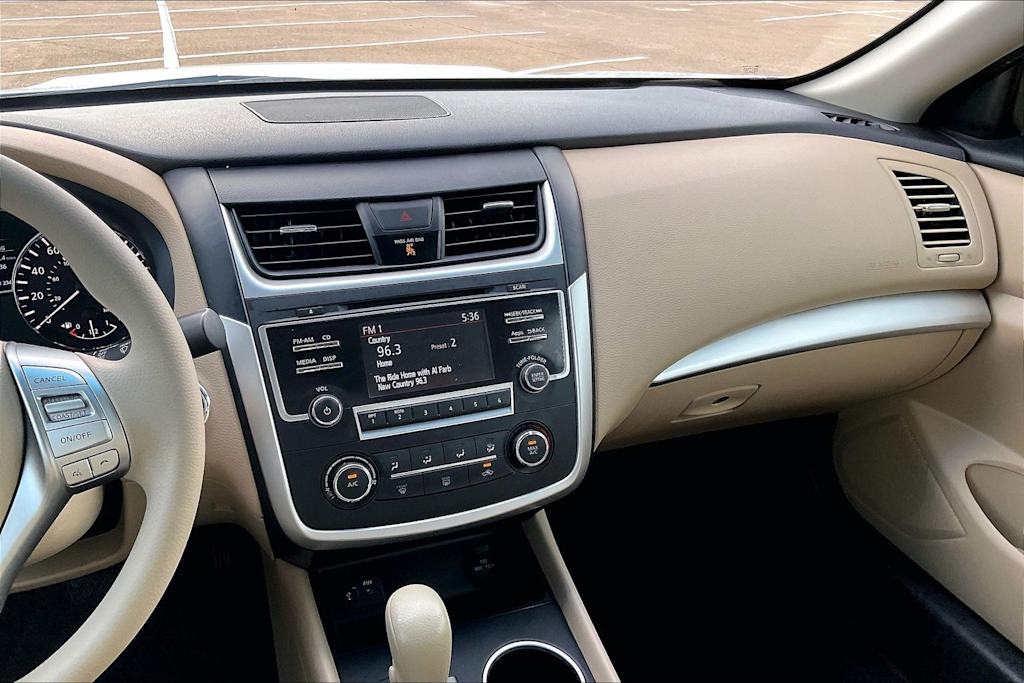 Thumbnail: 2016 Nissan Altima - 13