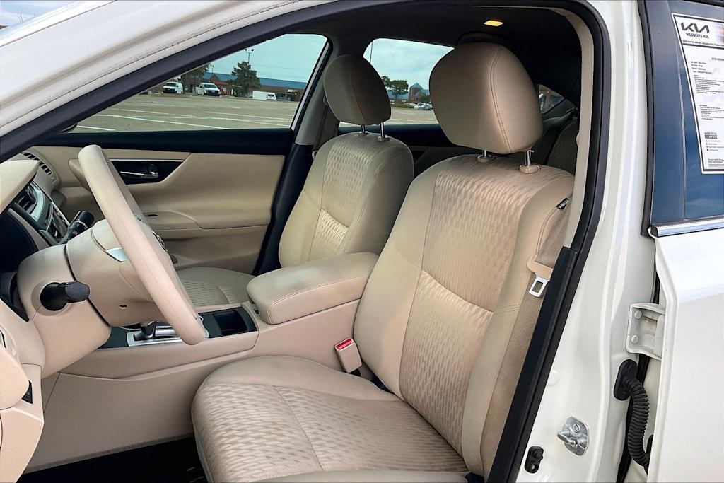 Thumbnail: 2016 Nissan Altima - 9
