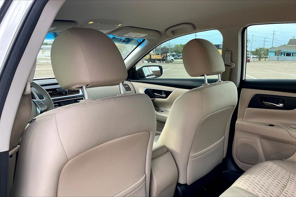 Thumbnail: 2016 Nissan Altima - 10