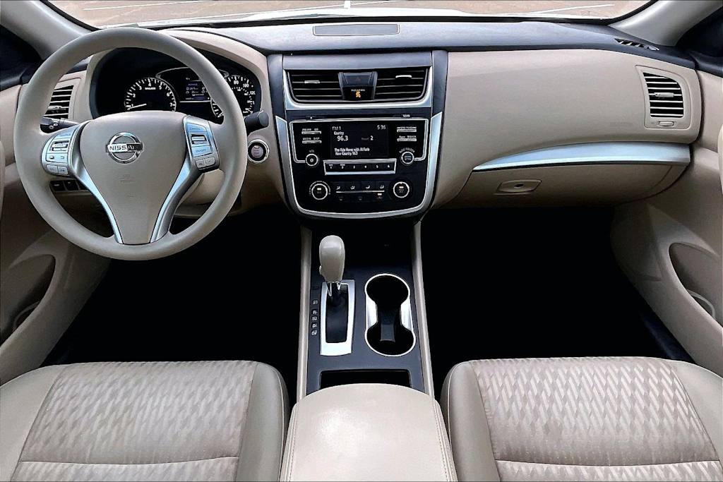 Thumbnail: 2016 Nissan Altima - 8