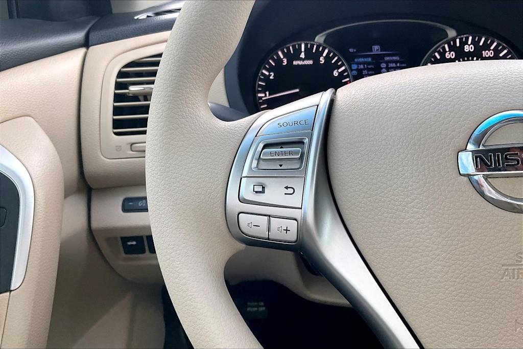 Thumbnail: 2016 Nissan Altima - 23