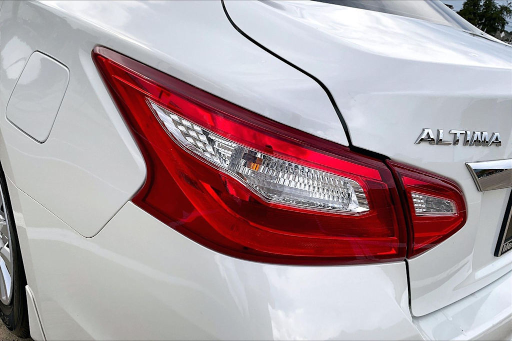 Thumbnail: 2016 Nissan Altima - 29