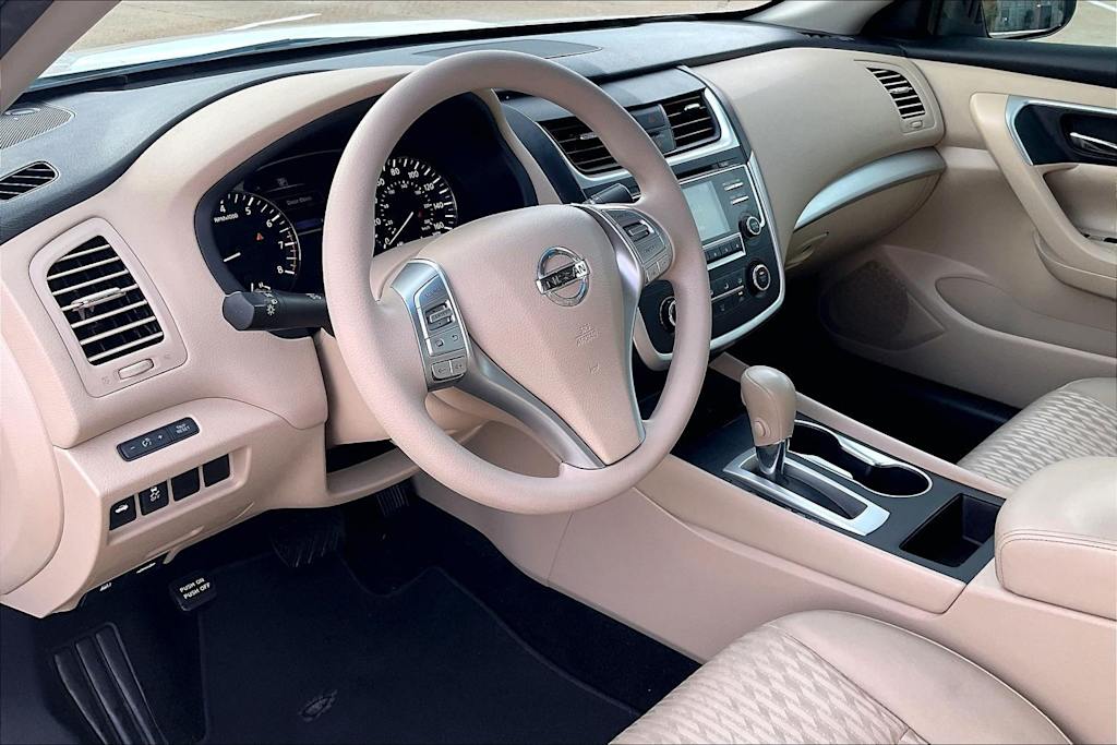 Thumbnail: 2016 Nissan Altima - 2