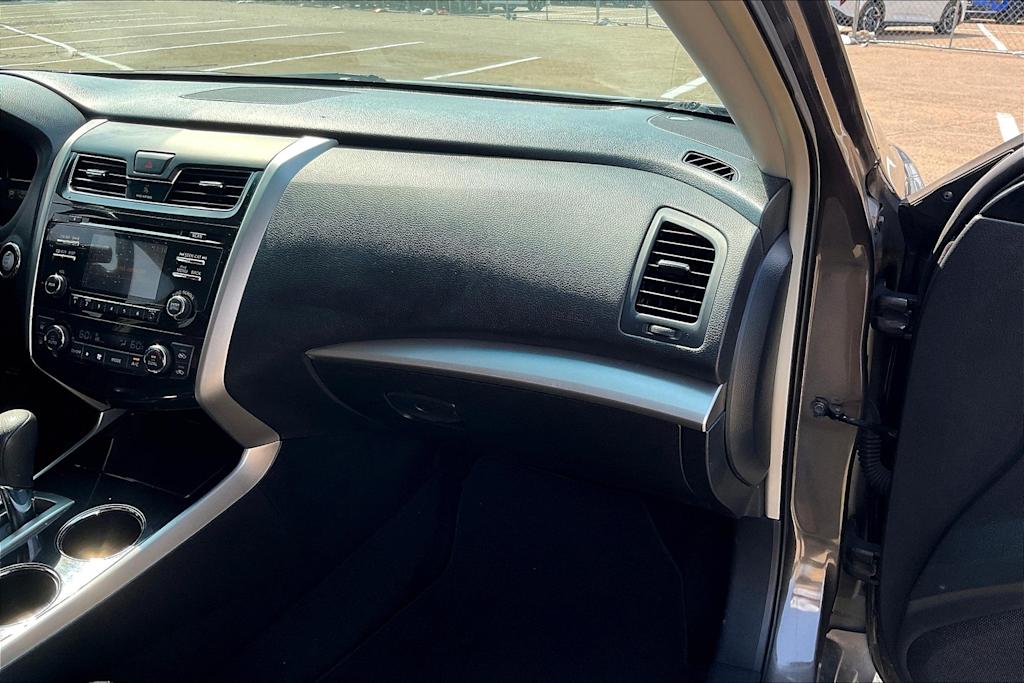 Thumbnail: 2013 Nissan Altima - 20