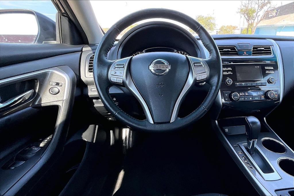 Thumbnail: 2015 Nissan Altima - 13