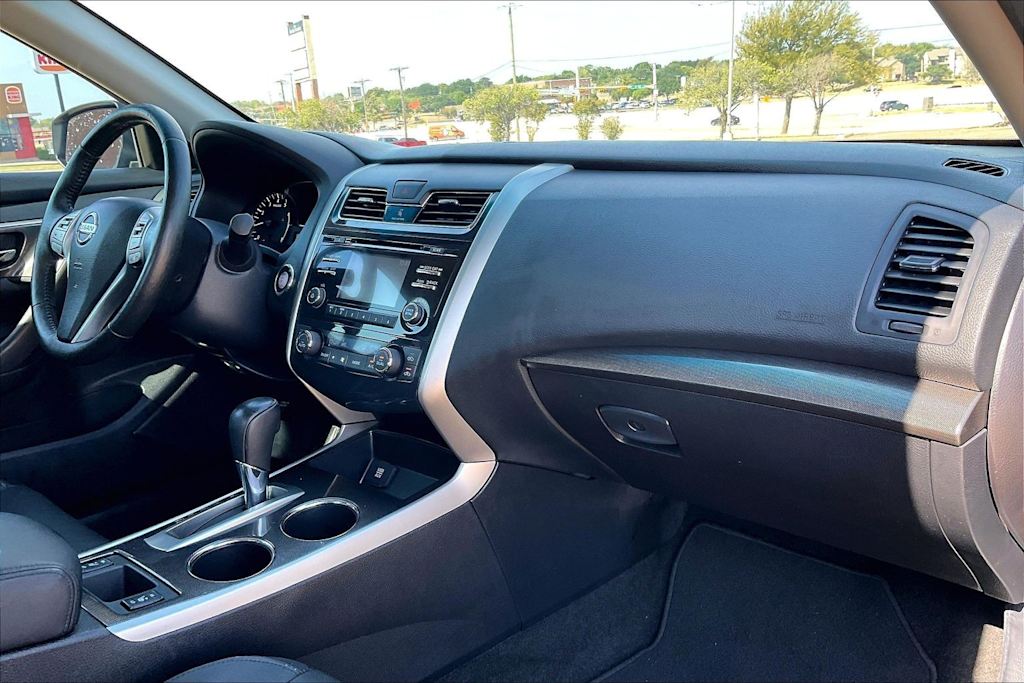 Thumbnail: 2015 Nissan Altima - 14