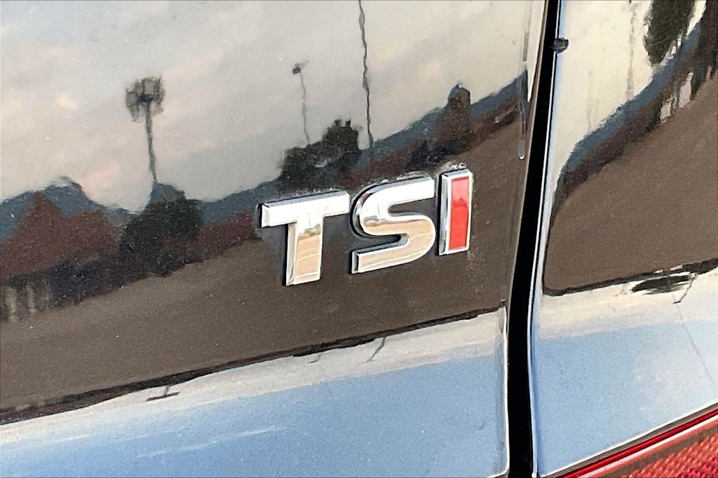 Thumbnail: 2018 Volkswagen Passat - 7