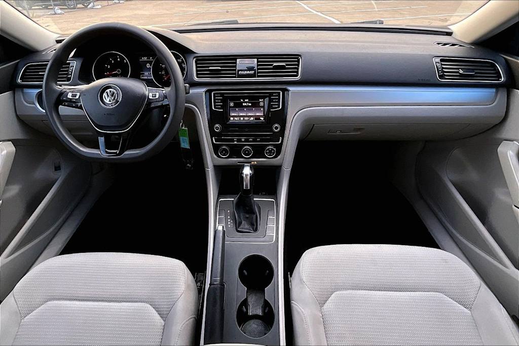 Thumbnail: 2018 Volkswagen Passat - 9