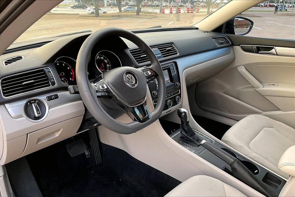 Thumbnail: 2018 Volkswagen Passat - 2