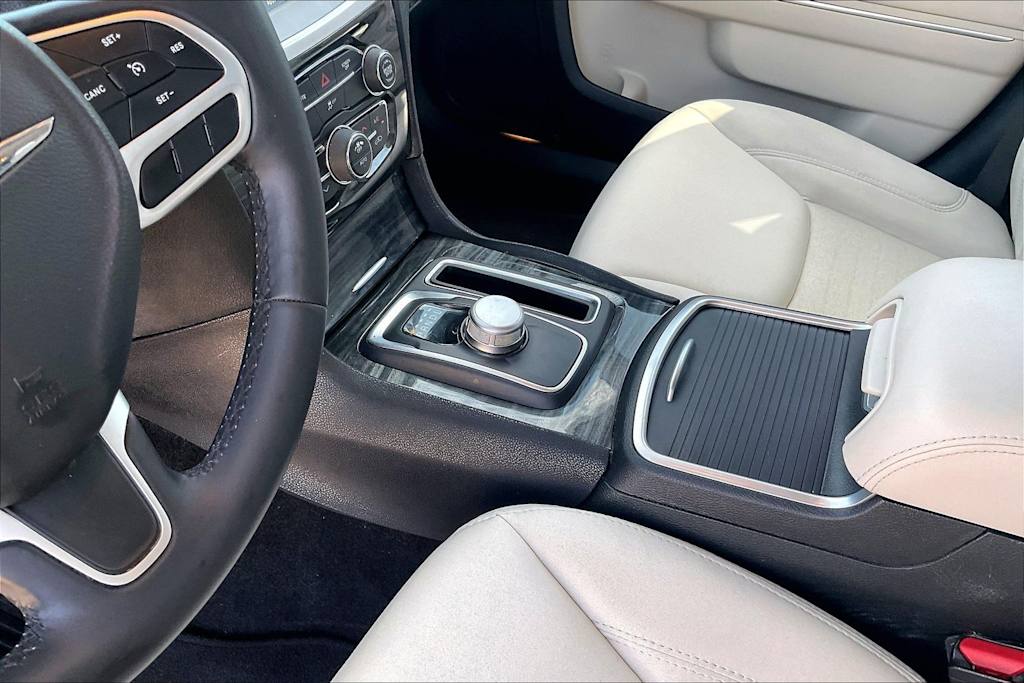 Thumbnail: 2018 Chrysler 300 - 15