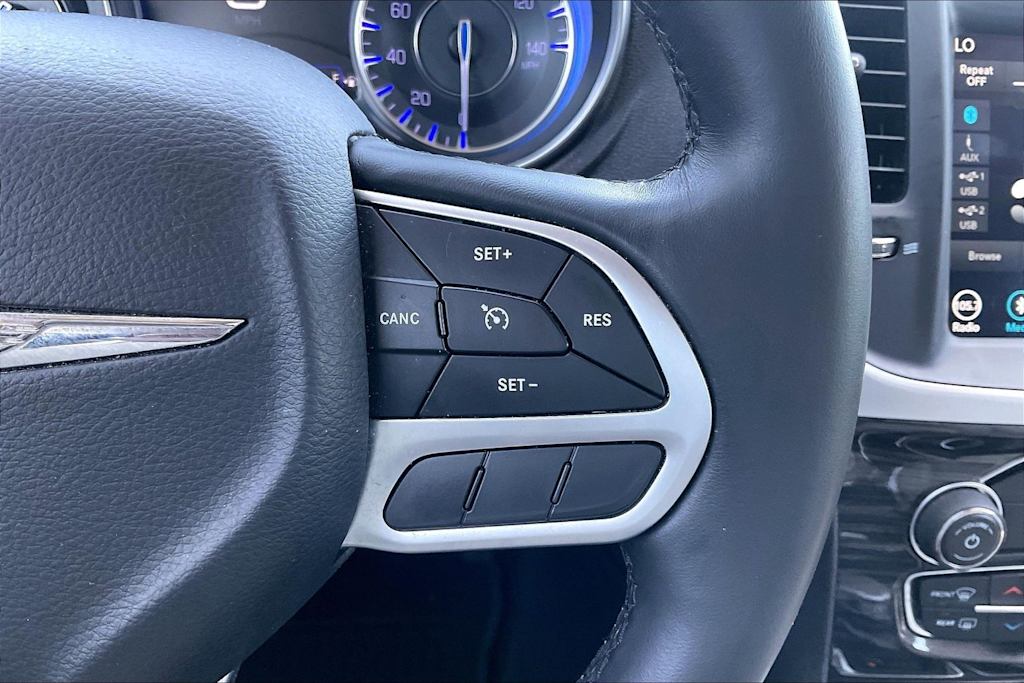 Thumbnail: 2018 Chrysler 300 - 23