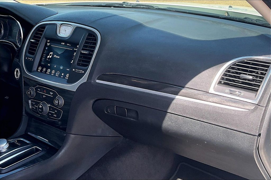 Thumbnail: 2018 Chrysler 300 - 13