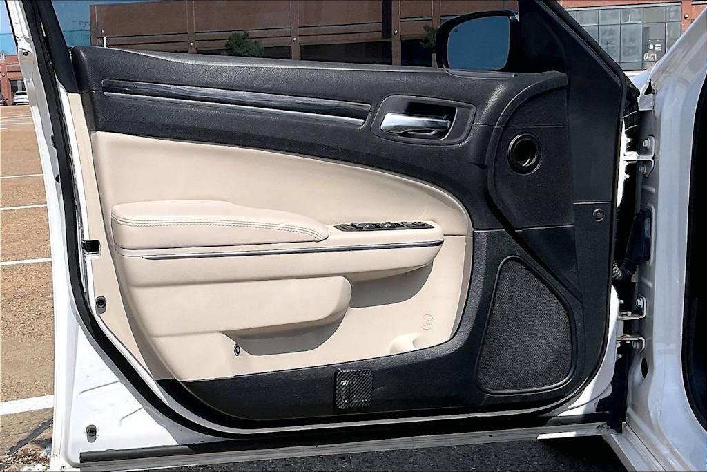 Thumbnail: 2018 Chrysler 300 - 25