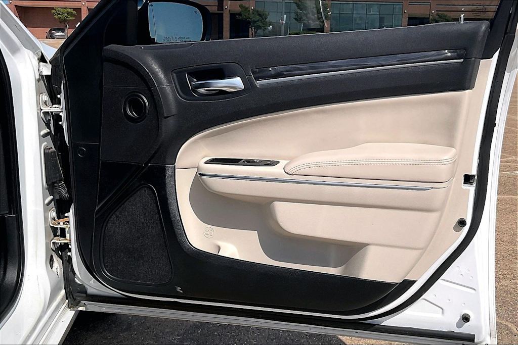 Thumbnail: 2018 Chrysler 300 - 26