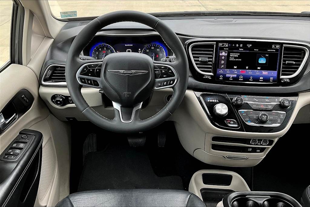 2022 Chrysler Pacifica Touring L 14