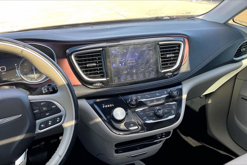 Thumbnail: 2017 Chrysler Pacifica - 15