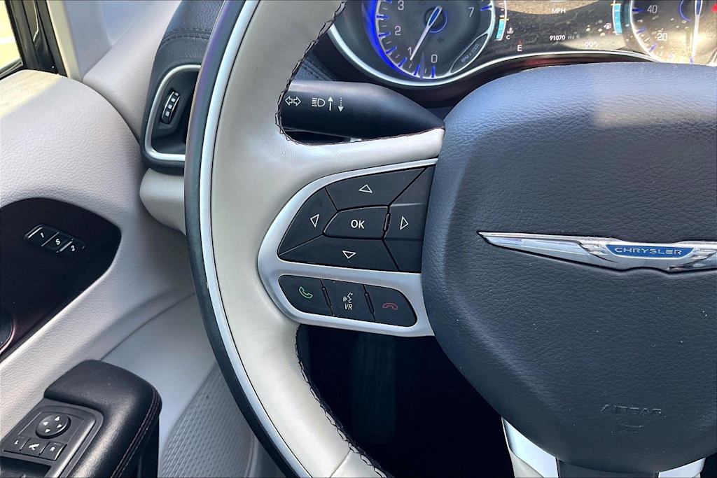 Thumbnail: 2017 Chrysler Pacifica - 23