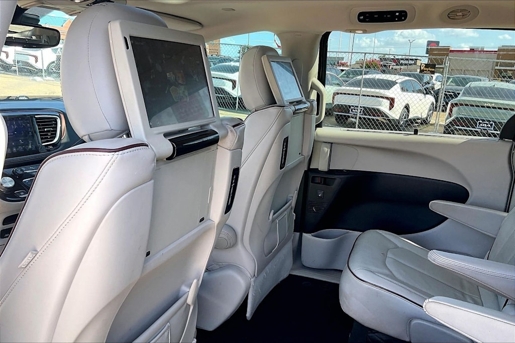 Thumbnail: 2017 Chrysler Pacifica - 12