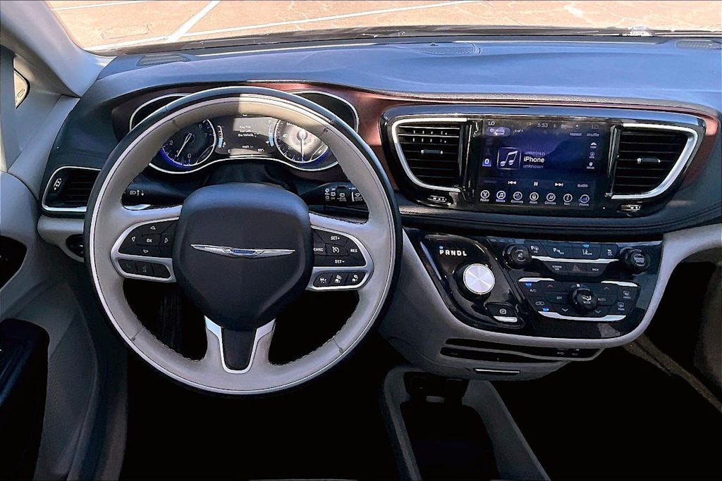 Thumbnail: 2017 Chrysler Pacifica - 13