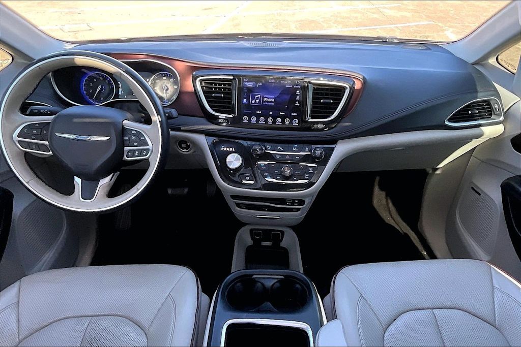 Thumbnail: 2017 Chrysler Pacifica - 9