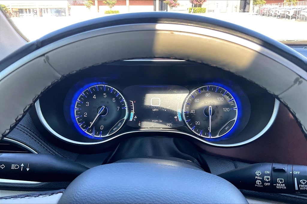 Thumbnail: 2017 Chrysler Pacifica - 17