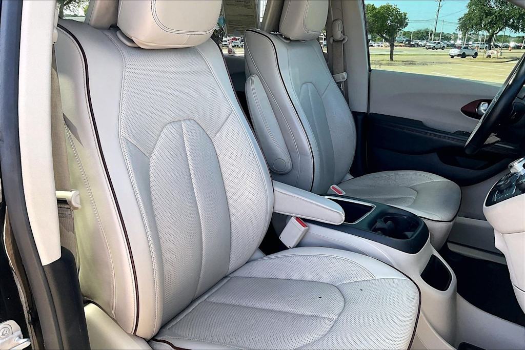 Thumbnail: 2017 Chrysler Pacifica - 11
