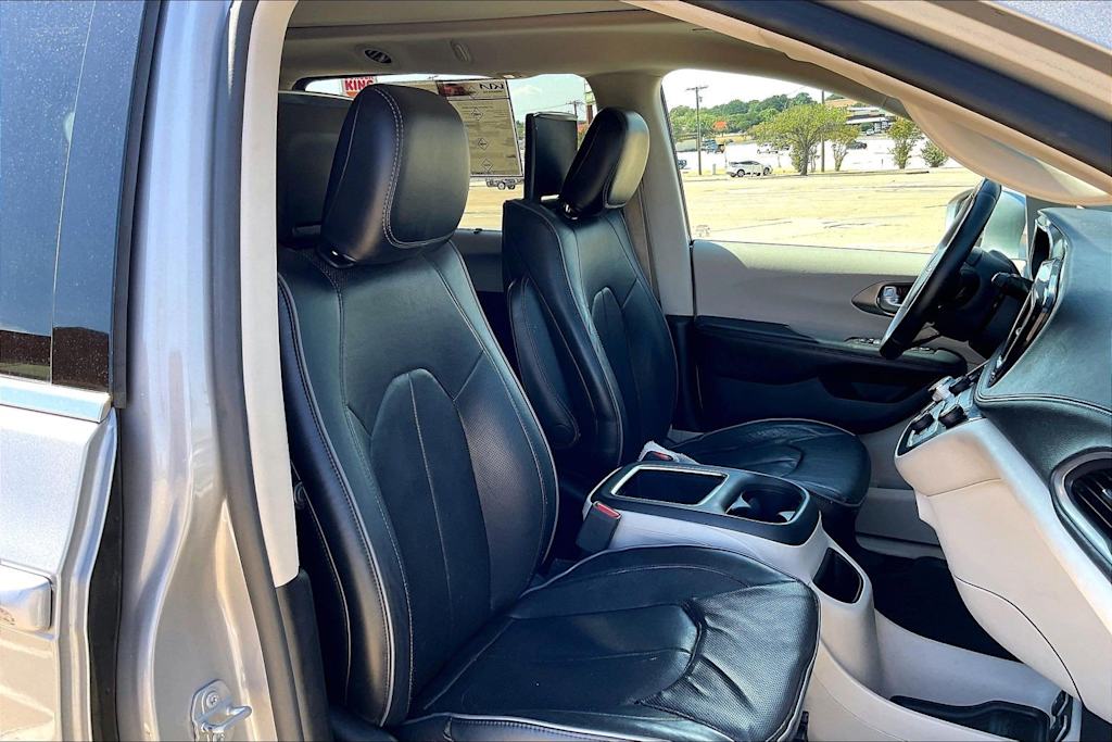 Thumbnail: 2017 Chrysler Pacifica - 20