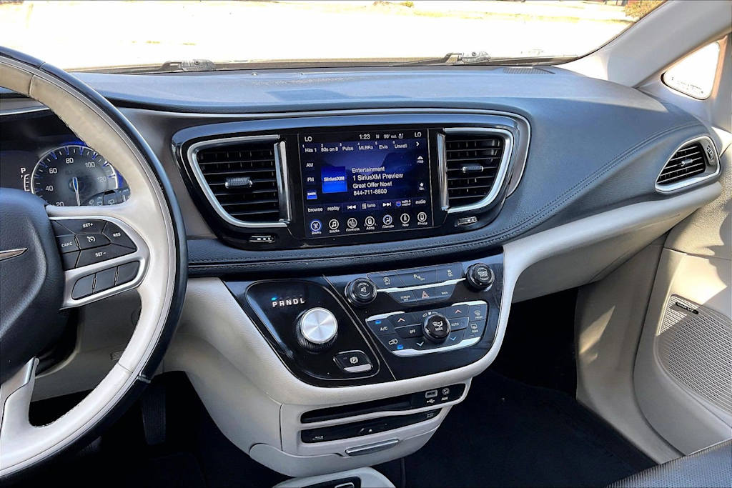 Thumbnail: 2017 Chrysler Pacifica - 14