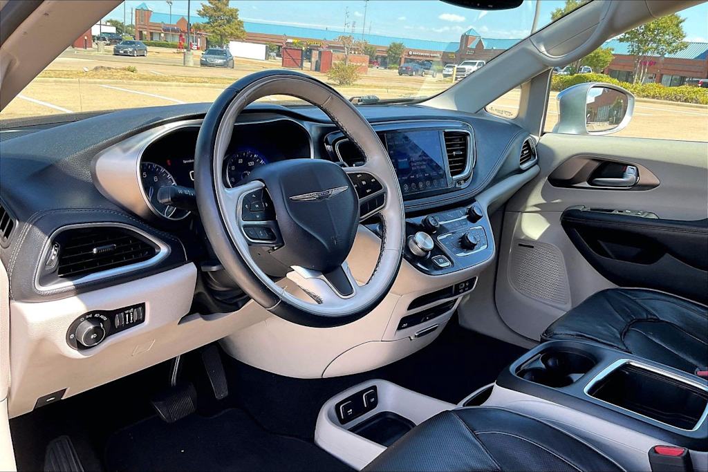Thumbnail: 2017 Chrysler Pacifica - 2