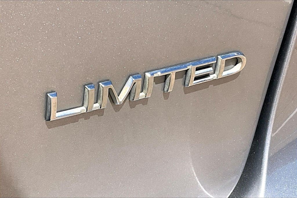 Thumbnail: 2017 Chrysler Pacifica - 7