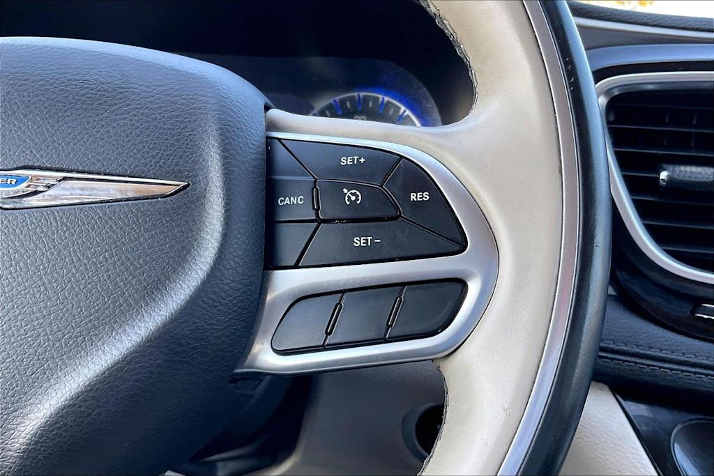 Thumbnail: 2017 Chrysler Pacifica - 26