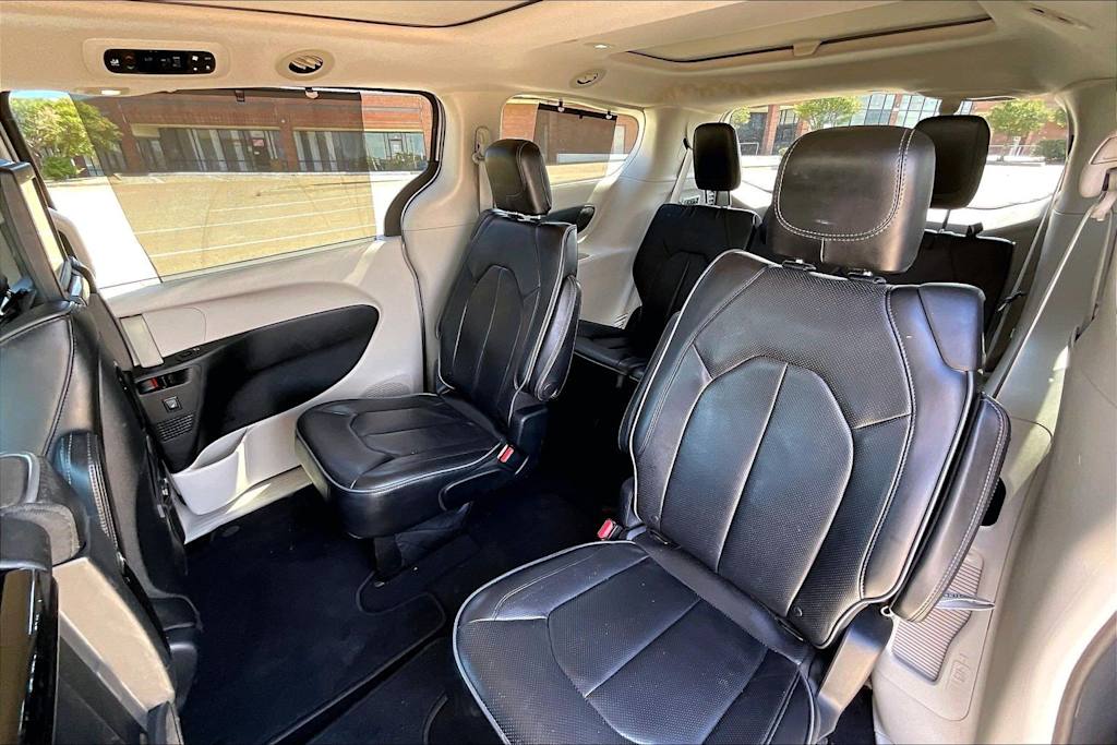 Thumbnail: 2017 Chrysler Pacifica - 12
