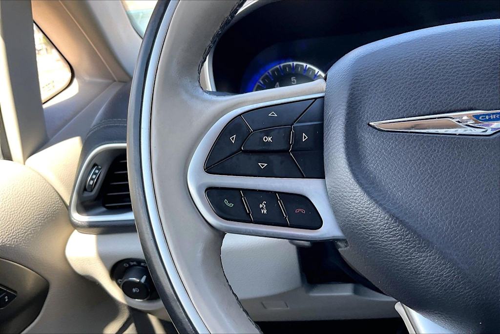 Thumbnail: 2017 Chrysler Pacifica - 25