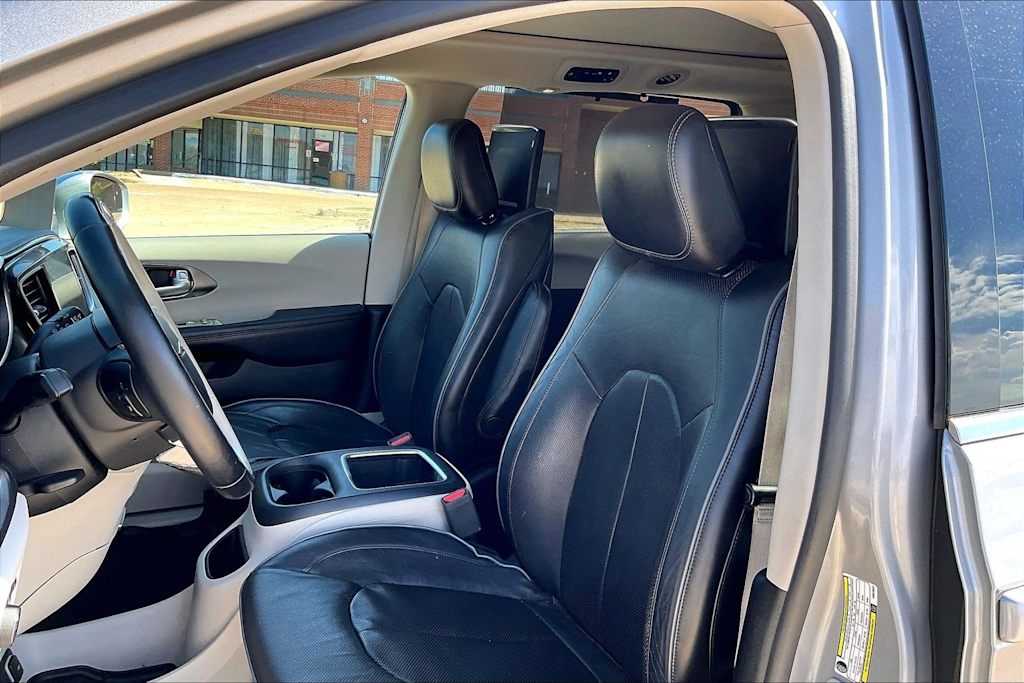 Thumbnail: 2017 Chrysler Pacifica - 10